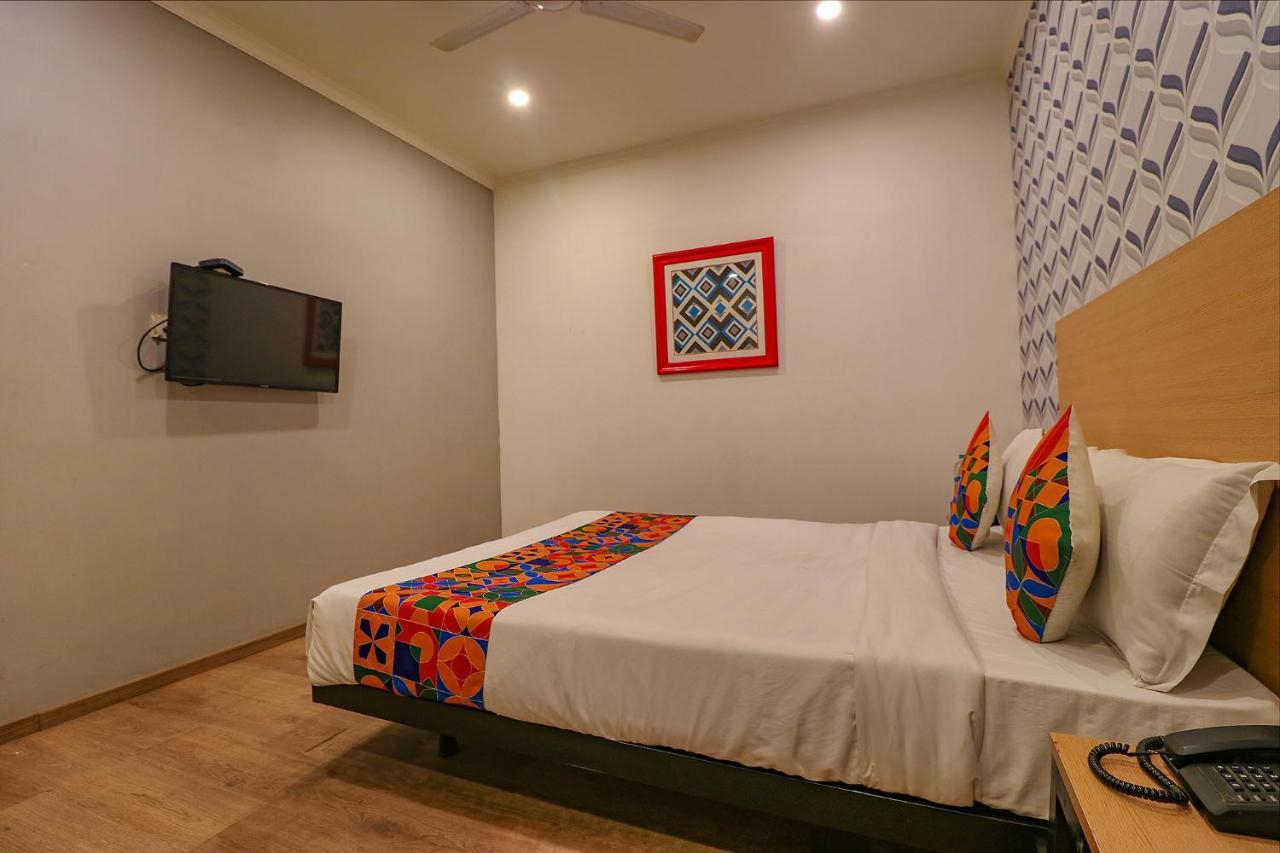 Fabhotel Chattarpur Enclave Нью-Дели Экстерьер фото