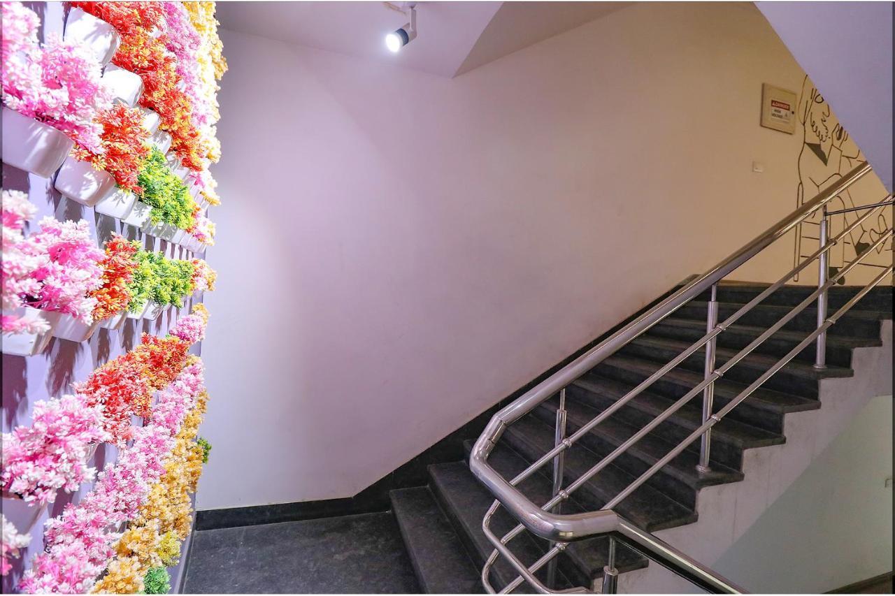 Fabhotel Chattarpur Enclave Нью-Дели Экстерьер фото